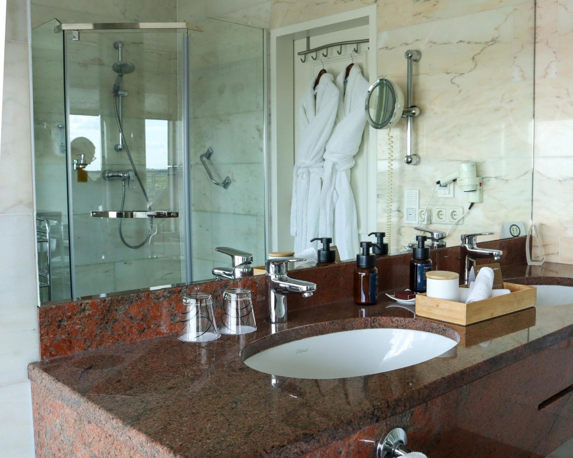 Grand Hotel Seeschloesschen Sea Retreat & Spa ティメンドルファー・シュトラント 部屋 写真